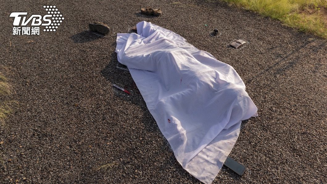 曼達爾友人見狀全數逃跑,是好心民眾將他的遺體從橋上移開。(示意圖/shutterstock達志影像)