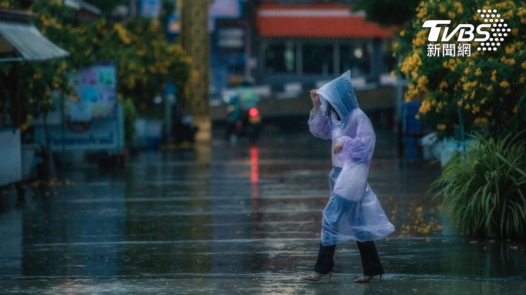 整天陰雨綿綿,讓人心情也大受影響。(示意圖/shutterstock達志影像)