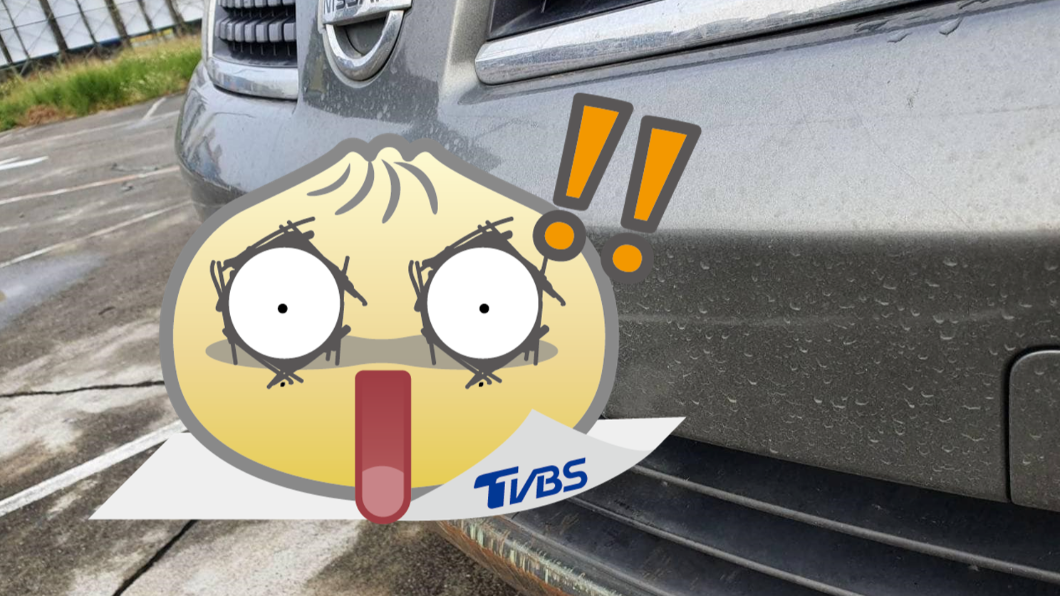老婆停車「車牌被凹90度」他一看懵了　網揪亮點：神人