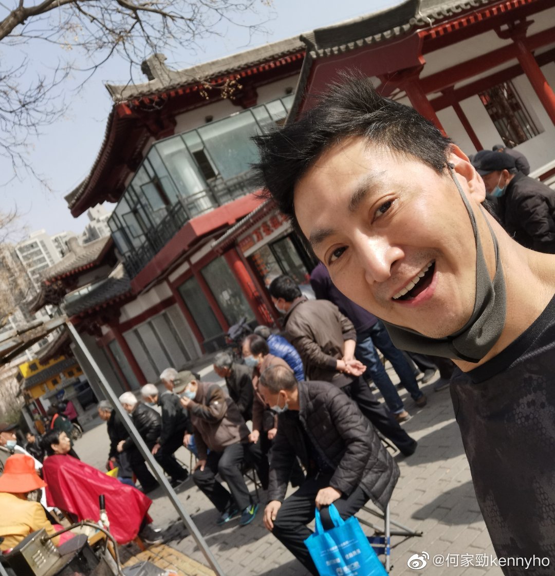 何家勁成黃金單身漢。（圖／翻攝自何家勁微博）