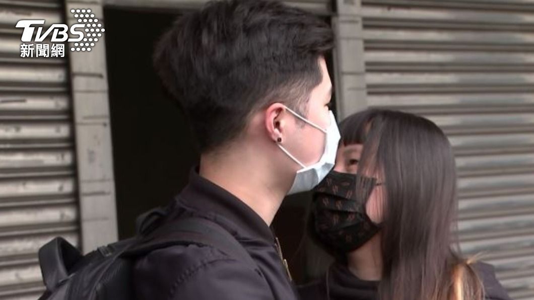 史上最硬14天教召報到　他淚擁女友道別：沒分開過這麼久