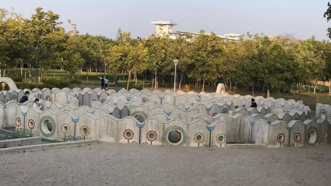 恕吾愚鈍!兒童公園藏「莊嚴迷宮」 家長怕爆:不敢再去