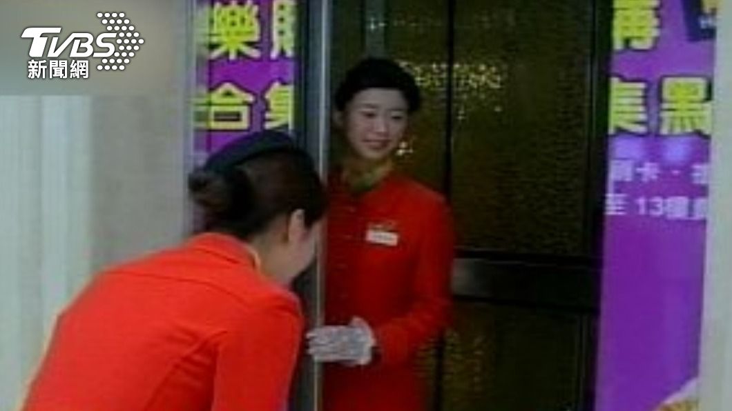 網友認為,電梯小姐是不輕鬆的工作。(示意圖/TVBS)