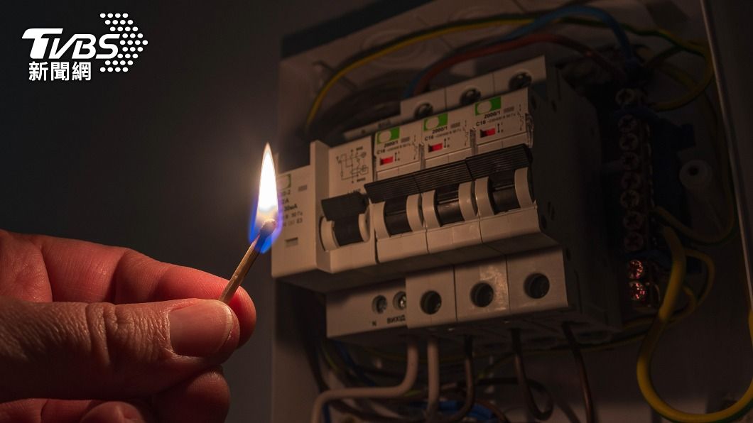 「303停電事件」網路聲量居冠。(示意圖/shutterstock達志影像)