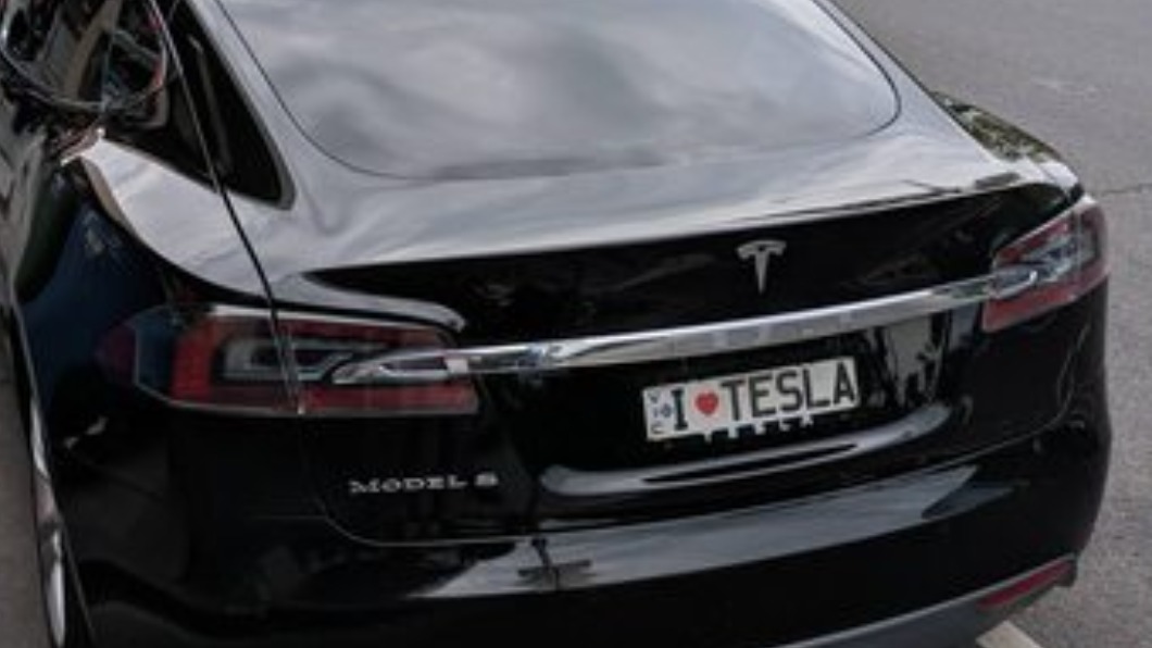 有網友貼出國外的特殊車牌。(圖/翻攝自PTT)