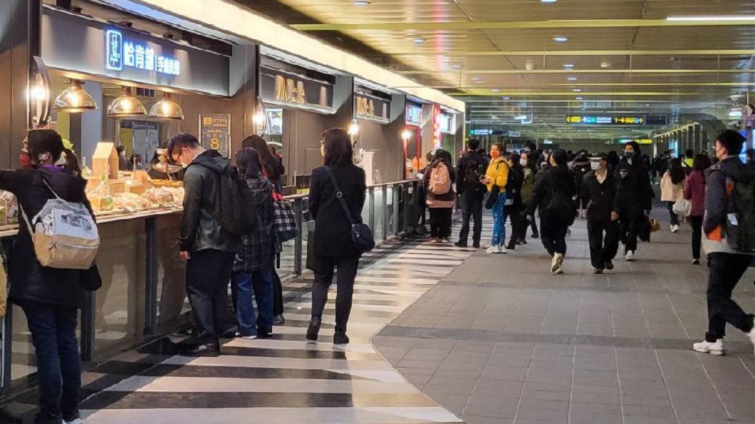 旅客不用出站就能購物。(圖/北捷提供)
