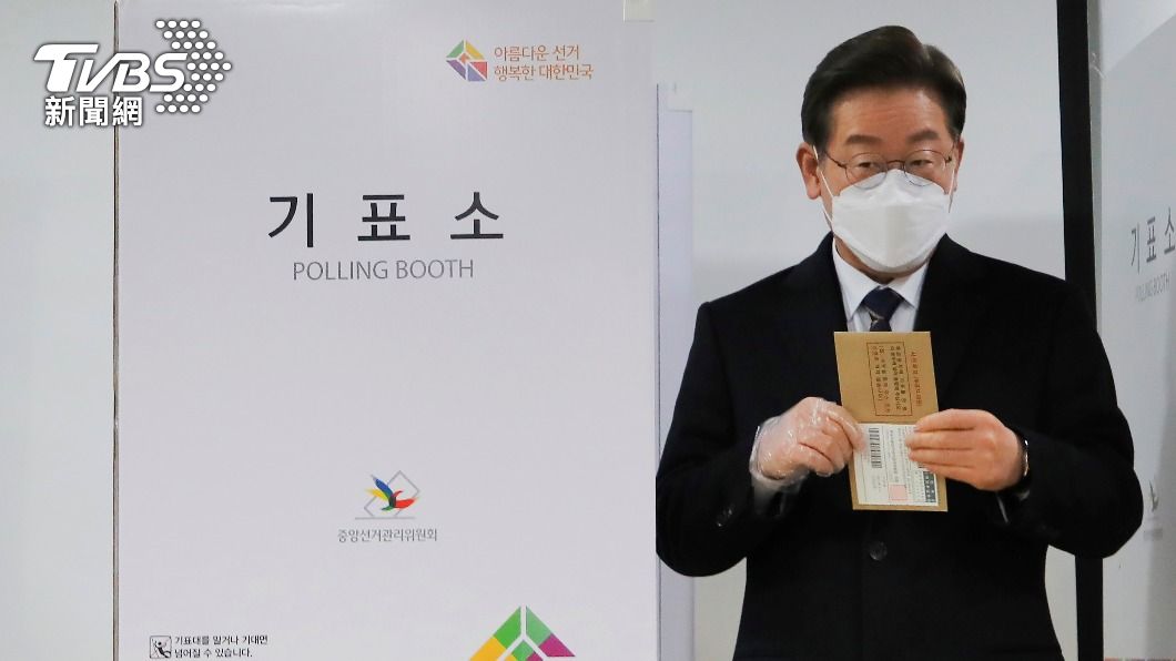 執政黨「共同民主黨」候選人李在明已提前完成投票。(圖/達志影像美聯社)