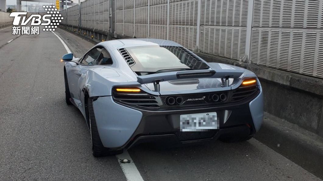 麥拉倫車主表示因前方車輛突然變換車道才會急煞。(圖/TVBS)