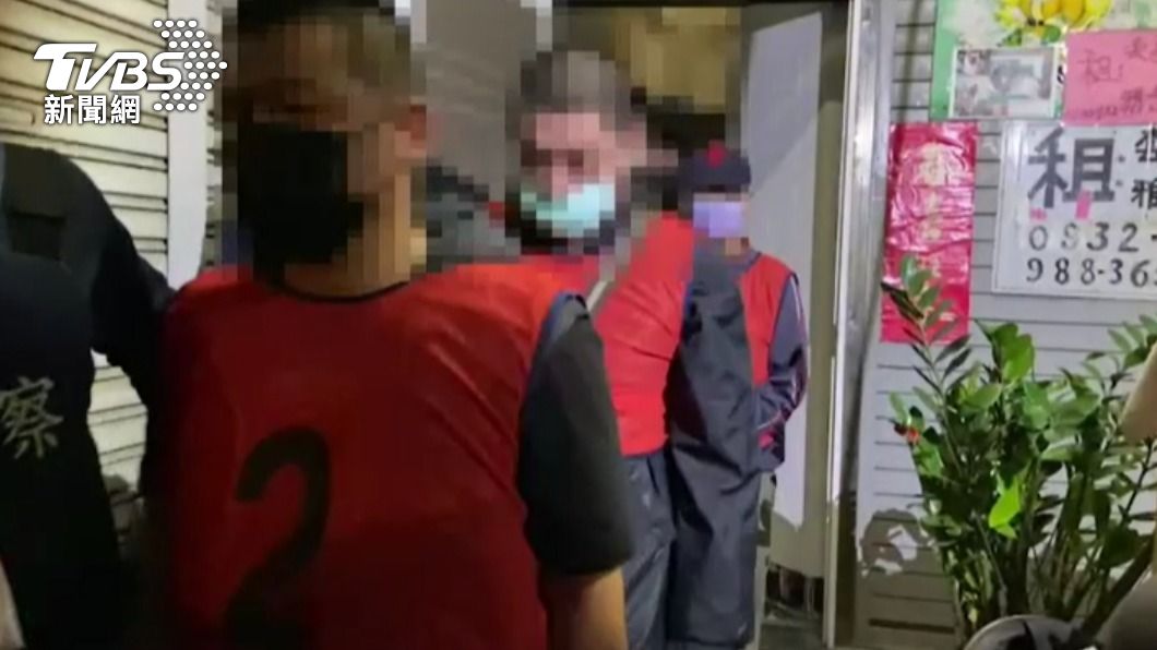 23名賭客外加主嫌等嫌犯共28人。（圖／TVBS）