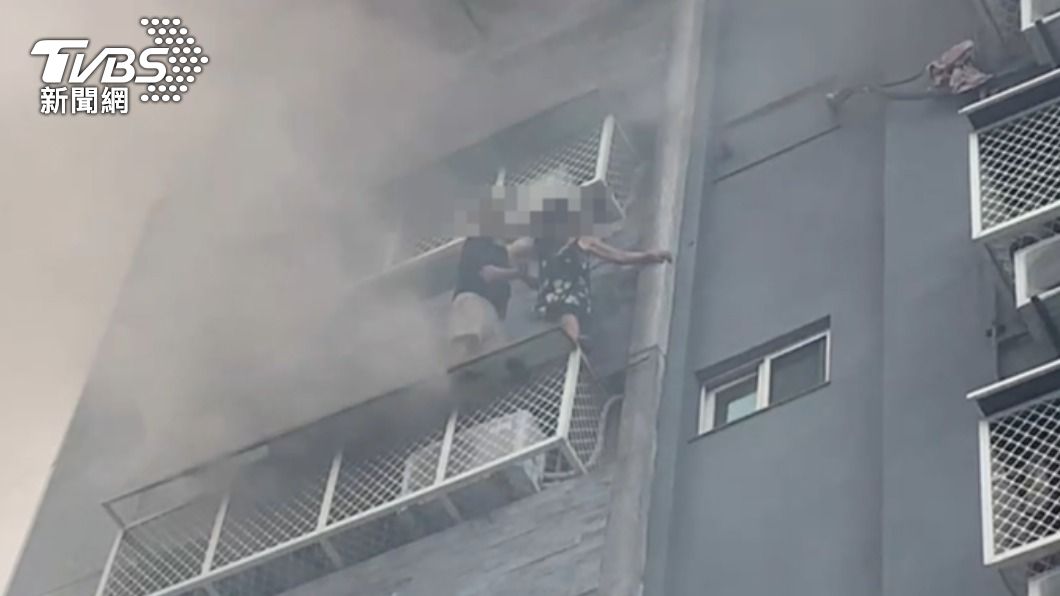 台中火警住戶爬頂樓、掛外牆驚險求生　8人受困其中6人傷