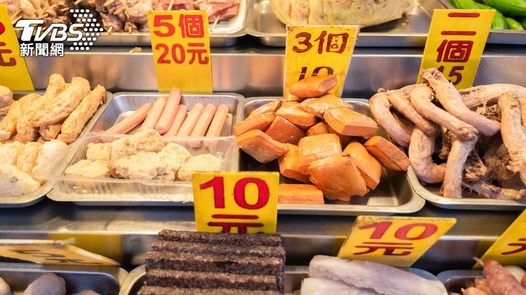 網友留言分享自己到鹹酥雞攤不點的食物。(示意圖/shutterstock達志影像)