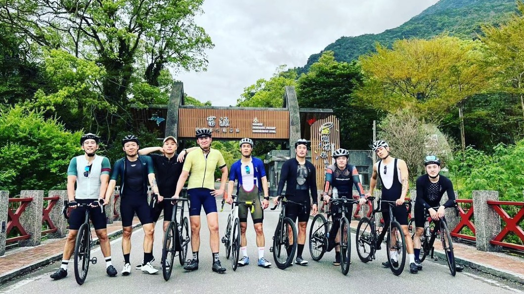 修杰楷和一群好友到花東旅行。（圖／翻攝自修杰楷臉書）