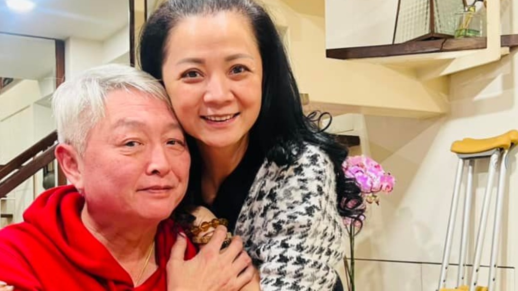 植皮恐也沒用？李國超「半年不良於行」拄拐杖新病況曝