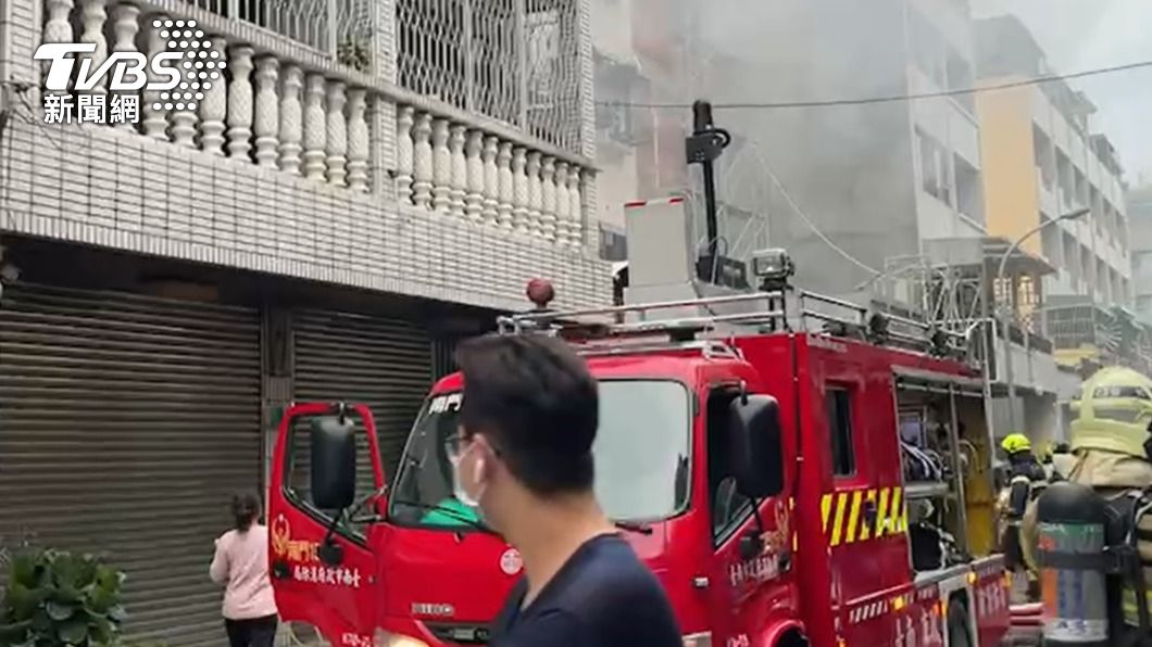 消防人員在30分鐘撲滅火勢。(圖/TVBS)