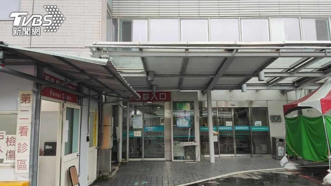 護理師遭病患「往死裡打」！點滴架重擊頭　手指嚴重變形