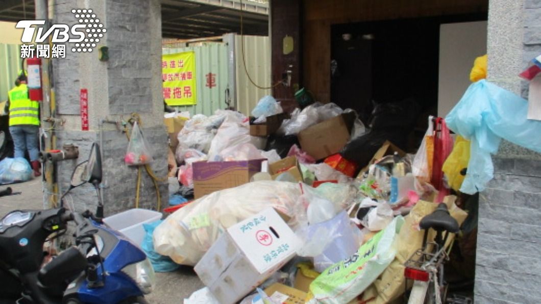 台中大火案女房東愛撿回收　環保局強制清理驚見垃圾山