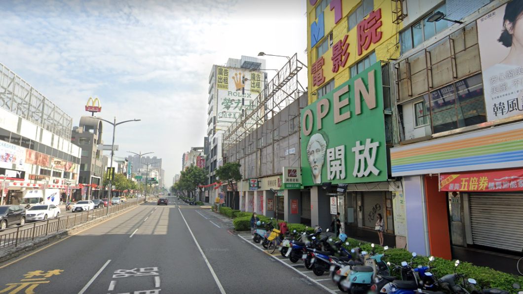 開放電影院位於新崛江商圈。(圖/翻攝自Google Map)