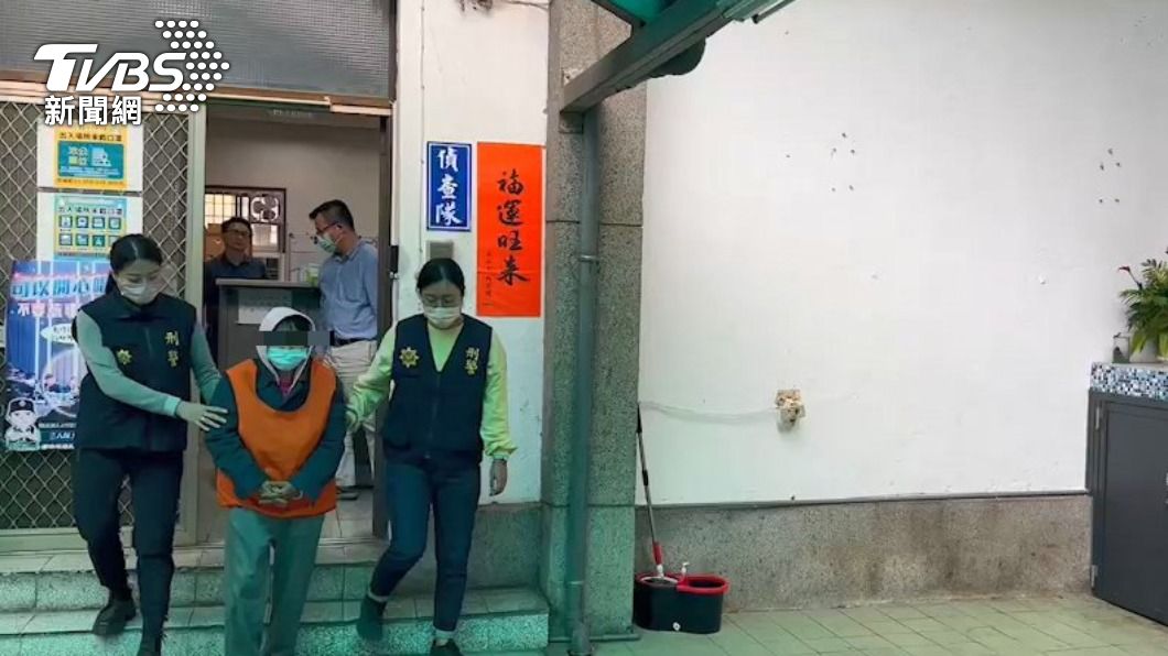 女房東因堆放雜物也依涉嫌公共危險罪送辦。(圖/TVBS)