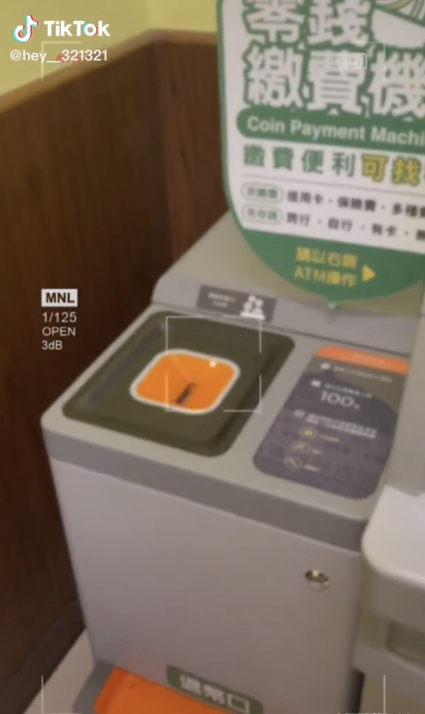 網友在全聯ATM旁發現零錢繳費機。（圖／翻攝自TikTok）