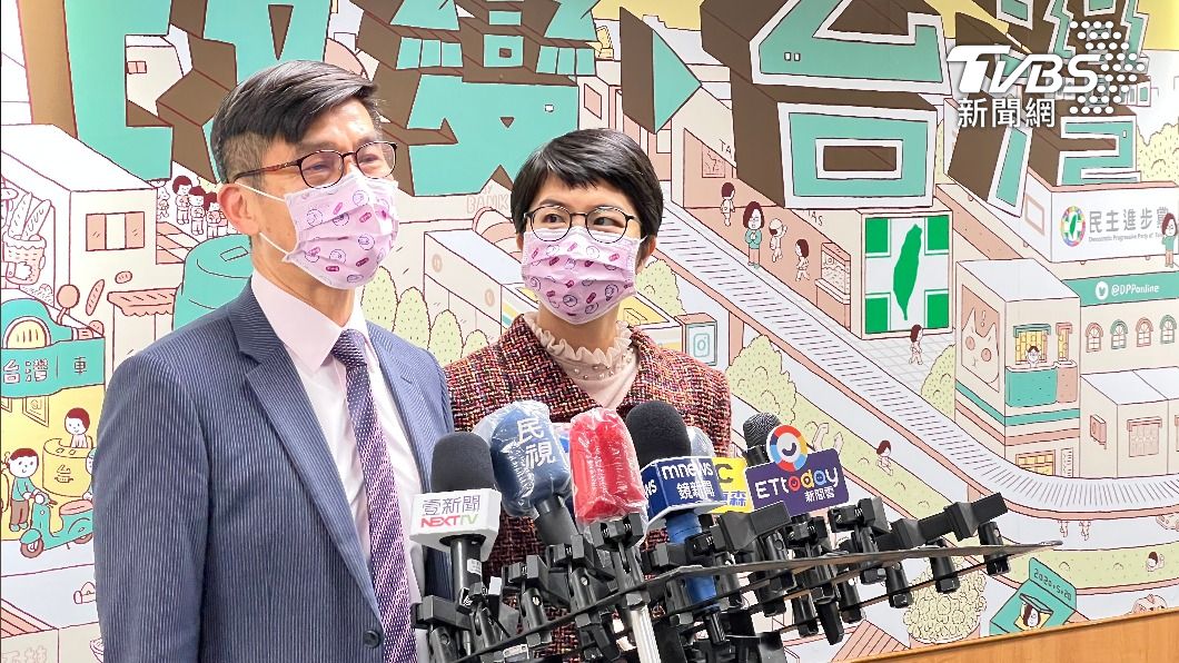 偕妻登記屏縣初選 鍾佳濱:心愛的人是我「最大咖」的助陣