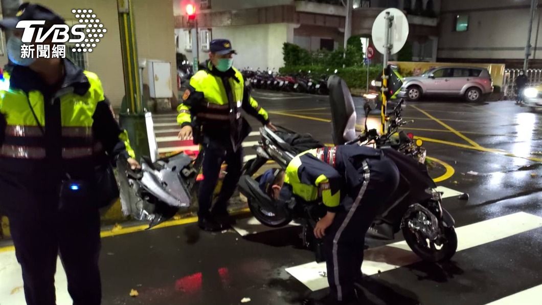 員警趕抵現場處理。（圖／TVBS）