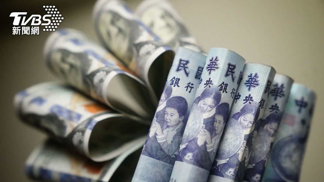 股匯續挫!台股大跌逾400點 新台幣一度貶破1角
