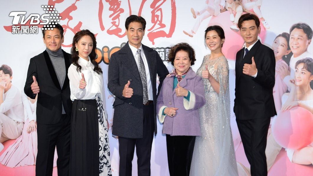 陳淑芳(右3)分享年輕時拍動作戲的經驗,讓一旁的演員大讚神勇。(圖/許方正攝)