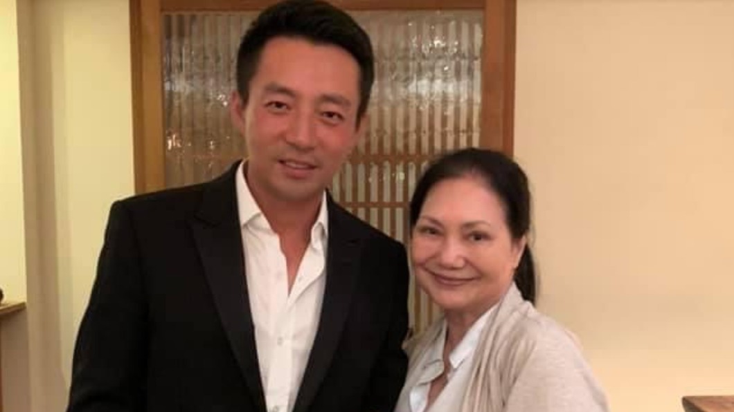 S媽說大S和汪小菲結婚時,她連女兒老公長什麼樣子都不知道。(圖/翻攝自黃春梅臉書)