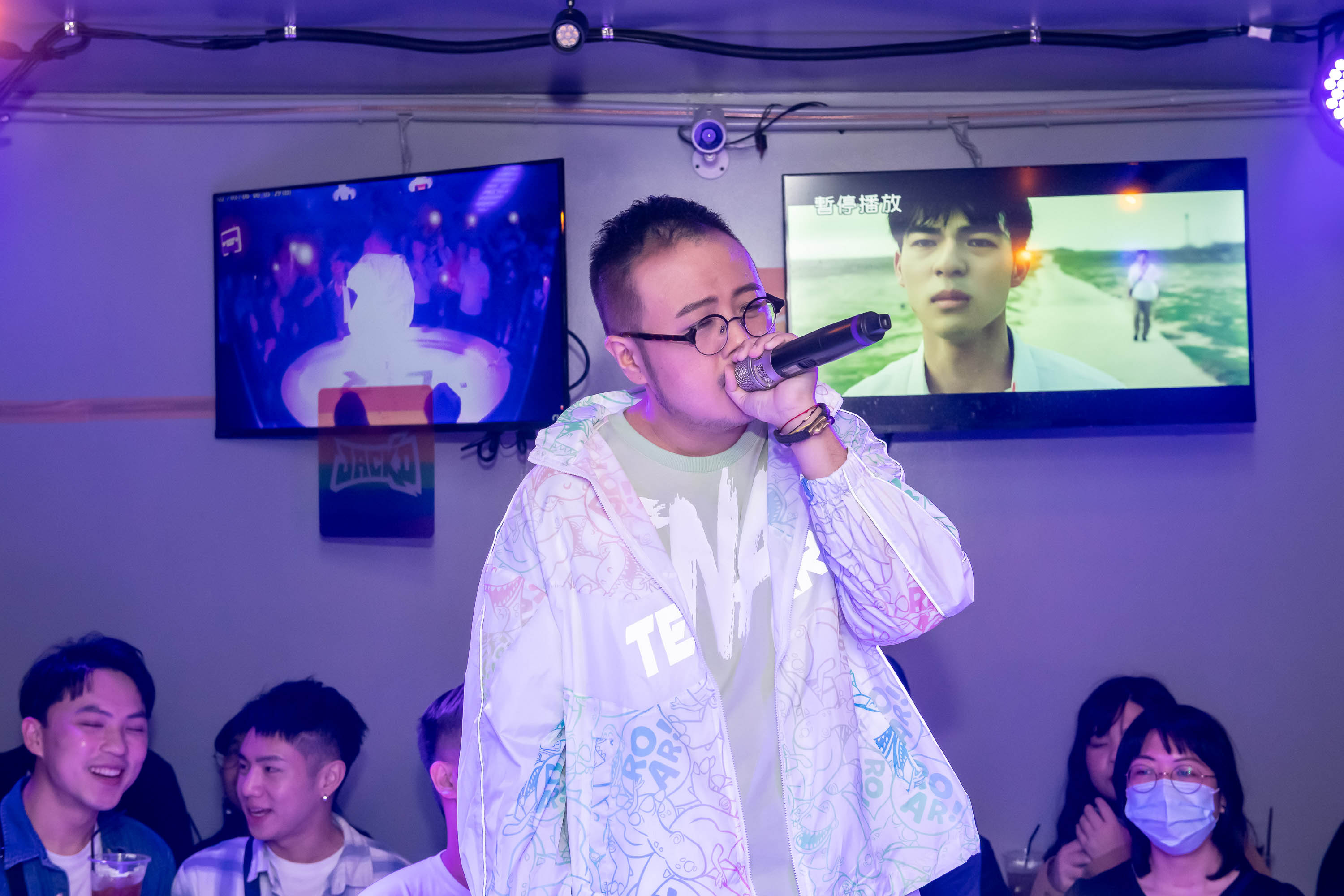 登登演唱〈而已〉及〈刻在我心底的名字〉。(圖/同同情提供)