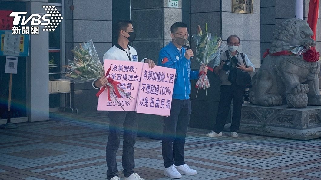 新北市三峽區議員擬參選人簡皇譽(左)、新北市新店區議員擬參選人黃心華(右)。(圖/TVBS)