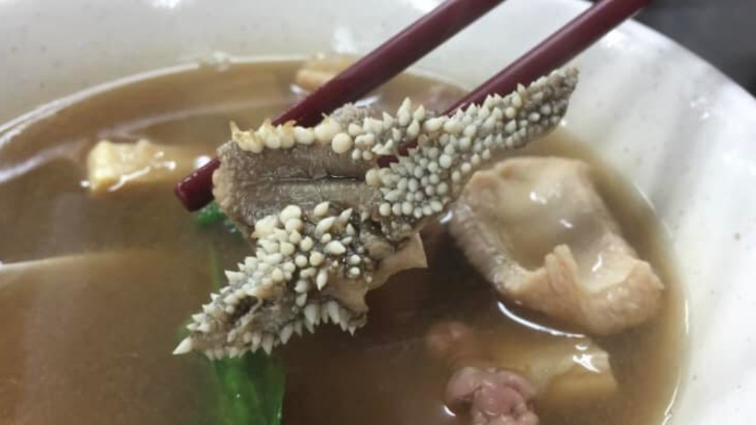 慎入!喝湯吃到1料「炸滿粉刺」超噁 老饕卻嗨了:極品
