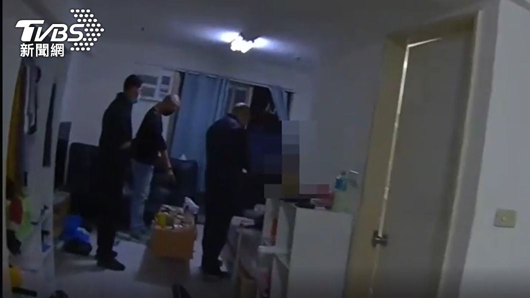 警方依拘票將盧男拘提到案。（圖／TVBS）