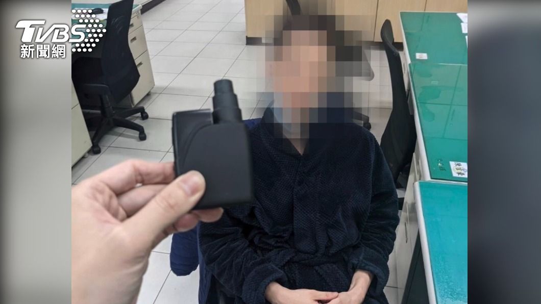受大話西遊感召?睡袍男深夜派出所自首「我吸大麻」