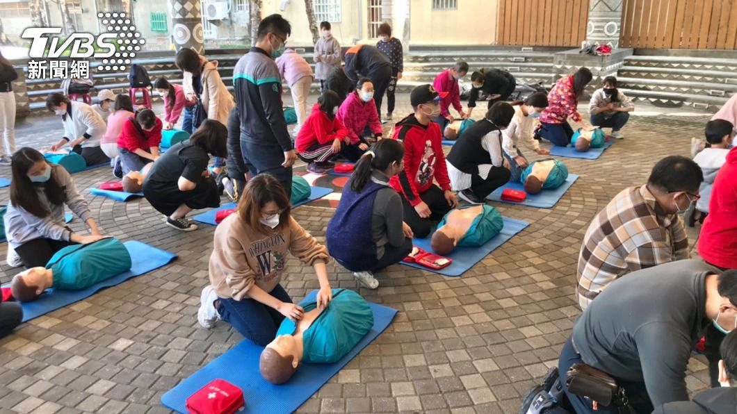 不要有遺憾 彰化萬人學習新版CPR 「叫叫CD」