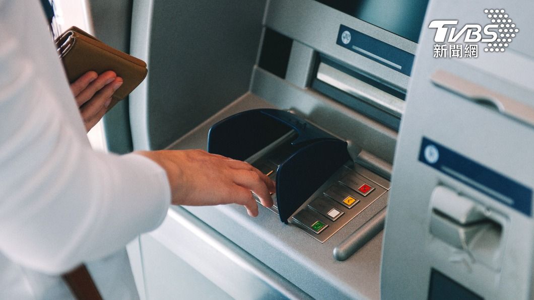 許多便利商店皆有ATM。(示意圖/shutterstock達志影像)