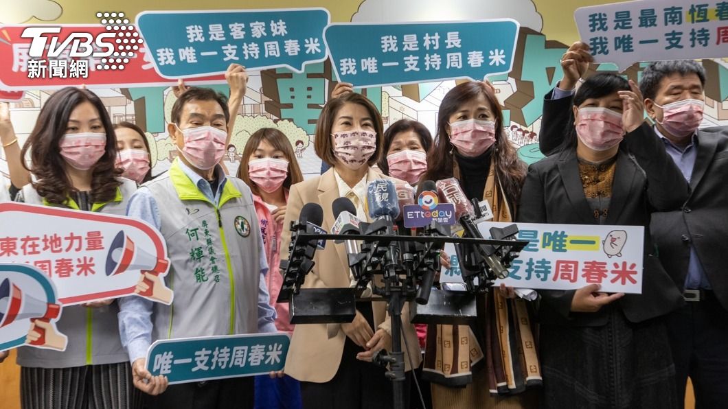 周春米今天前往民進黨中央黨部登記參加屏縣初選。(圖/TVBS)