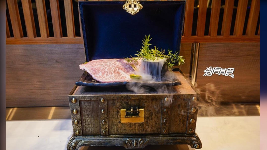 寶藏盒牛用一大盒寶藏箱運送。(圖/剎有其食提供)