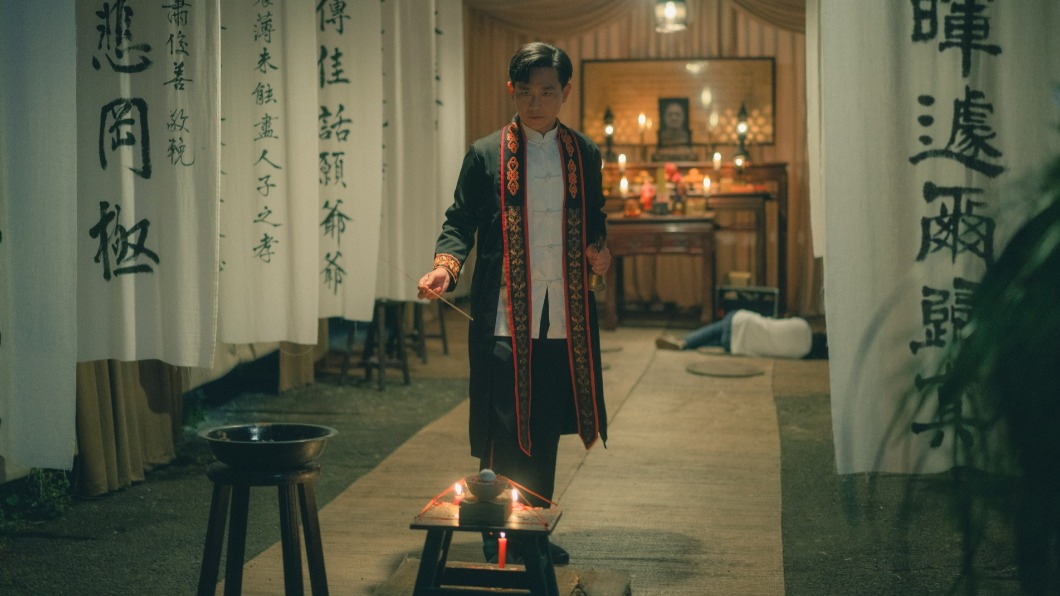 電影《頭七》陳家逵在片中飾演法師。(圖/皮諾丘電影提供)