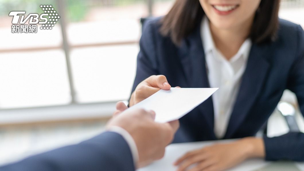 1月受雇員工「月減3千人」 薪資加年終平均達10萬