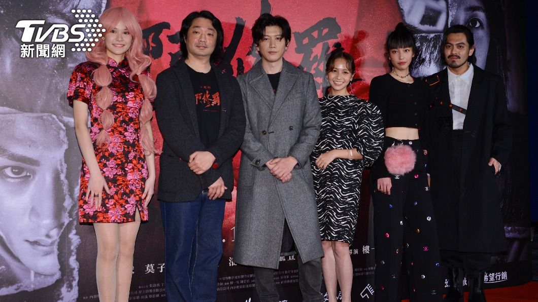 左起凌心妤、導演樓一安、莫子儀、黃姵嘉、王渝萱、賴澔哲。(圖/許方正攝)