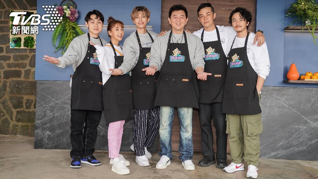 TVBS《來吧!營業中》的5位主持人感情相當緊密,錄製過程中都時常給予彼此鼓勵。(圖/TVBS)