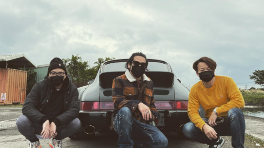 曹格很常幫愛車拍照。（圖／翻攝自曹格IG）