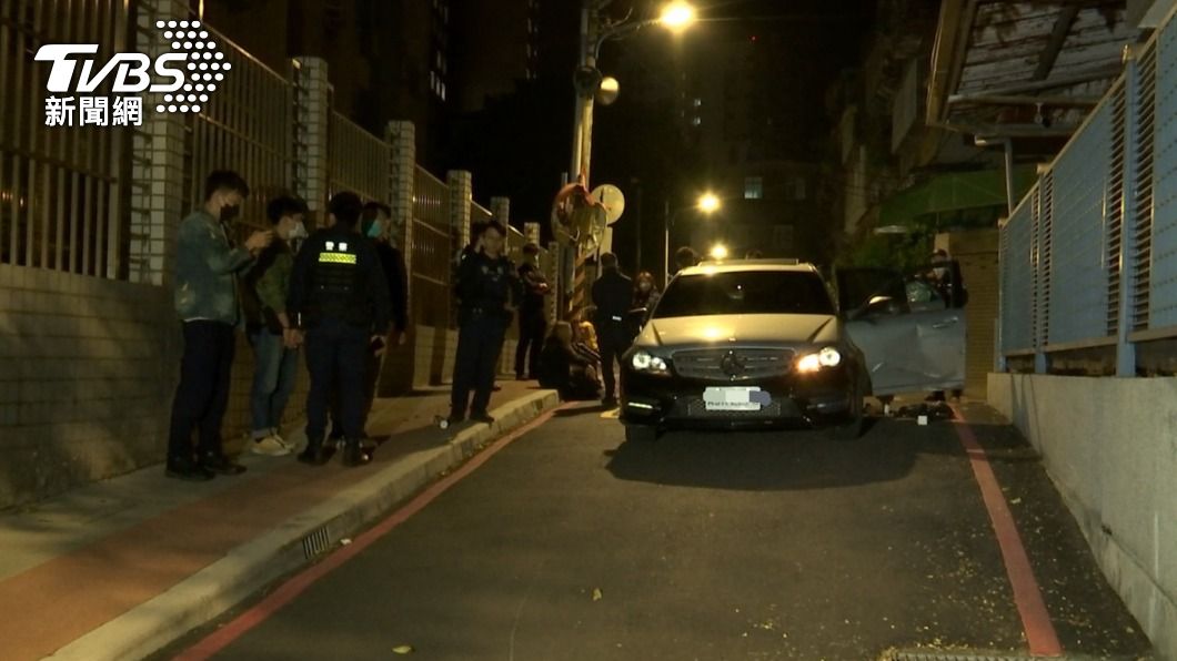 轎車深夜拒攔檢 新北警追捕開槍1人中彈送醫