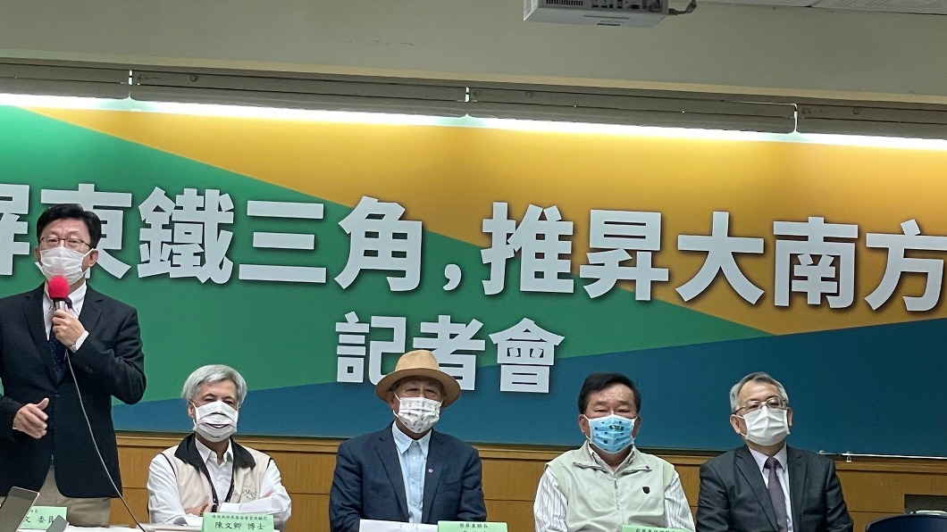 力挺鍾佳濱選屏東　曹啟鴻：周春米可入閣、莊瑞雄好口才為黨辯護