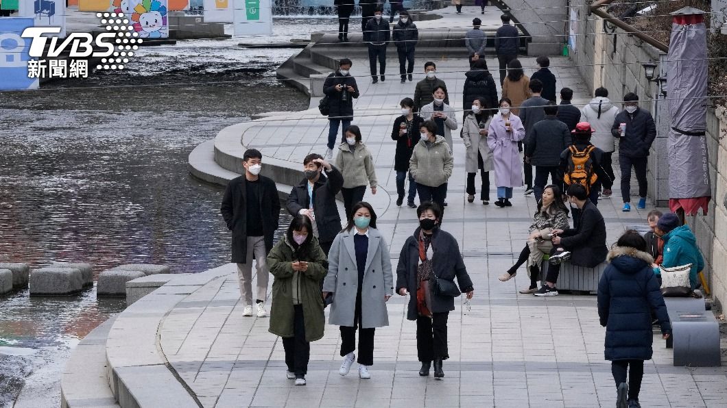 南韓國內疫情在這幾日迎來高峰,不過民眾已逐步恢復日常生活。(圖/達志影像美聯社)