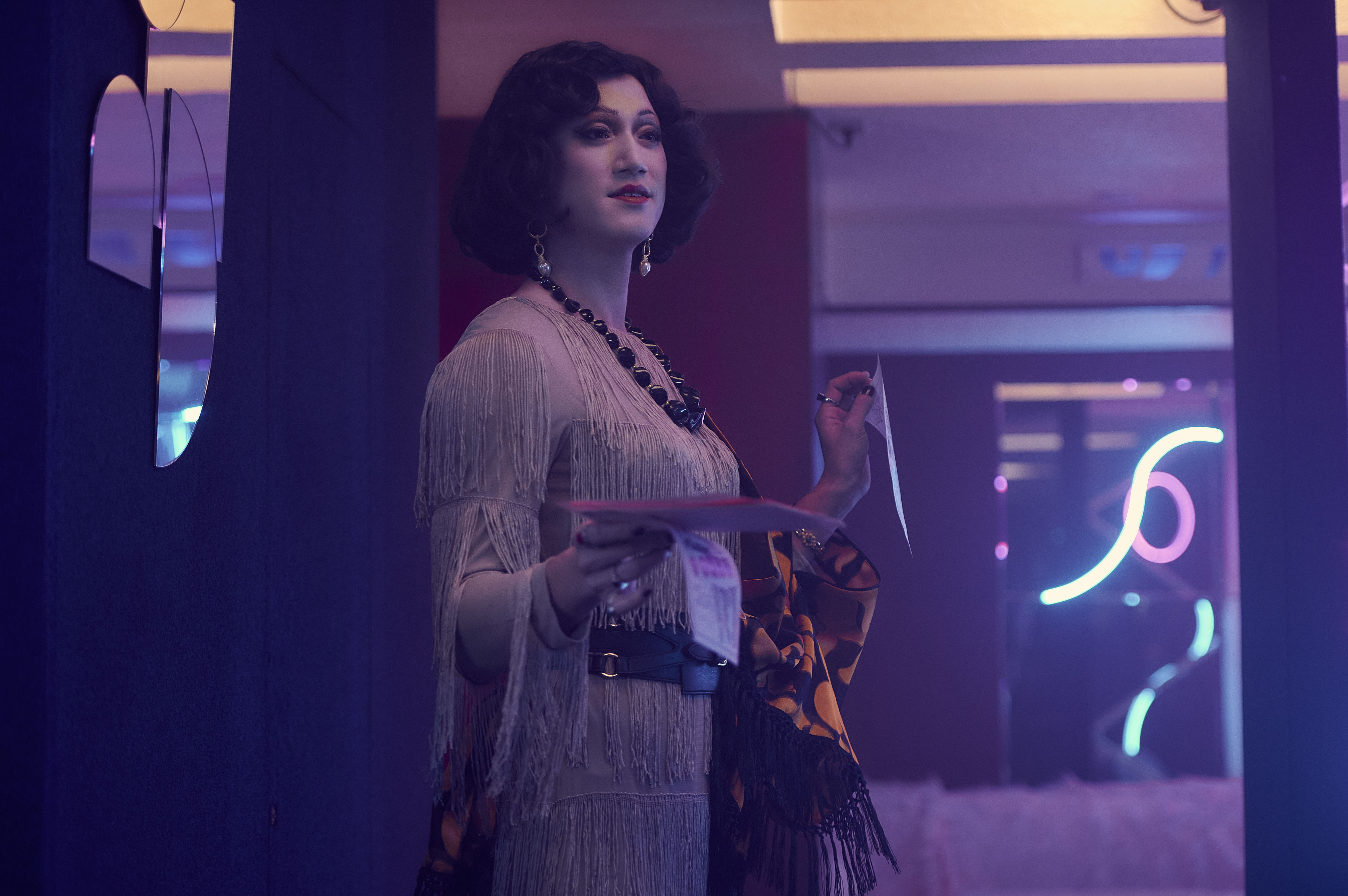 吳慷仁在《華燈初上》中飾演第三性公關「寶寶」。(圖/Netflix、百聿數碼提供)