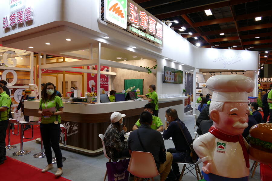 「弘爺漢堡」早餐推出開店大利多,開店費用只要60萬元起。(圖/台灣連鎖加盟促進協會提供)