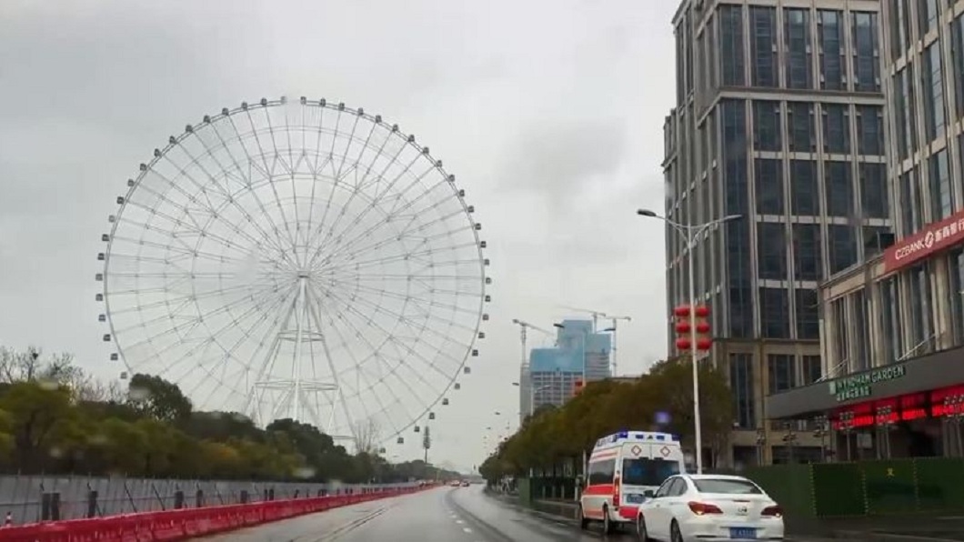 王子熙生前想坐摩天輪救護車載著他大體到現場繞幾圈幫他圓夢。(圖/翻攝自新法制報)