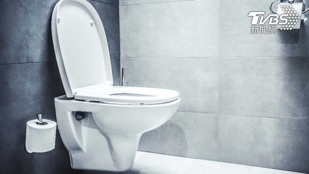 廁所分半!苦主「馬桶決鬥」遭糞襲崩潰 網解惑:少這管