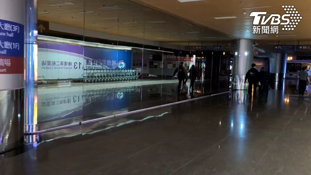 桃機第二航廈發生跳電意外。(圖/TVBS)